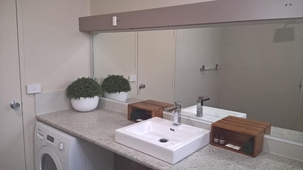 Moe Motor Inn - Contactless 24 Hour Checkinn Available Room photo